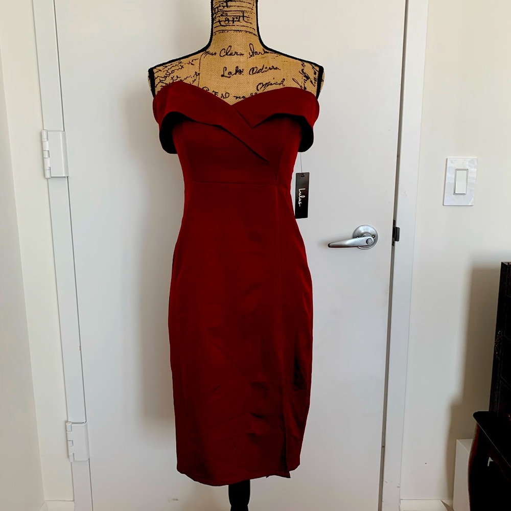 Lulu off shoulders dress, beautiful deep red!